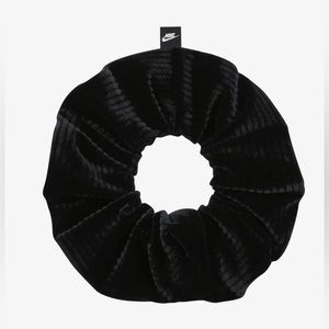Nike Women’s Velvet Scrunchie